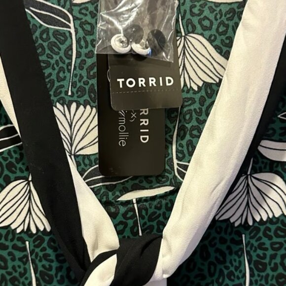 NWT‎ Kenya Freeman Green Floral bow tie blouse - Picture 6 of 7